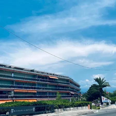 Bord De Avec Parking Prive