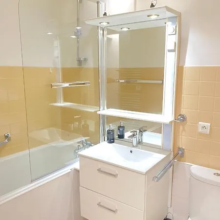 Bord De Avec Parking Prive